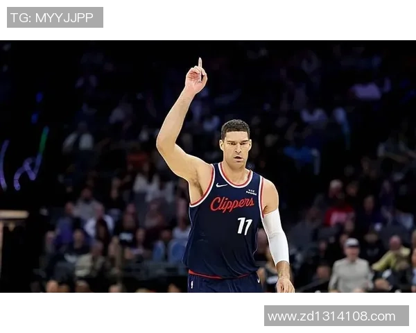 布鲁克洛佩斯:从内线巨兽到全能球员的华丽转身与职业生涯回顾 布鲁克洛佩斯:从内线巨兽到全能球员的华丽转身与职业生涯回顾